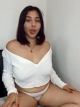 Snapshot of LucyMartelli chatting on 10, 3, 2025 LucyMartelli online show from 10, 3, 2025