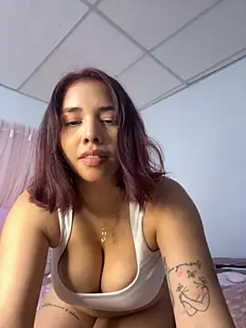 Snapshot of LucyMartelli chatting on 17, 11, 2025 LucyMartelli online show from 17, 11, 2025