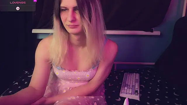 Alice Pinkhead online show from 27, 2, 2025