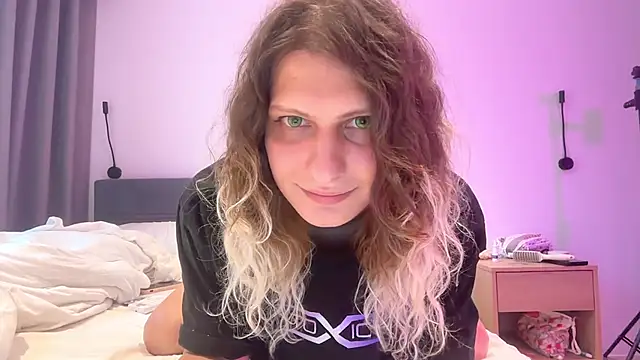 Alice Pinkhead online show from 16, 10, 2025