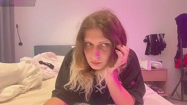 Alice Pinkhead online show from 10, 11, 2025