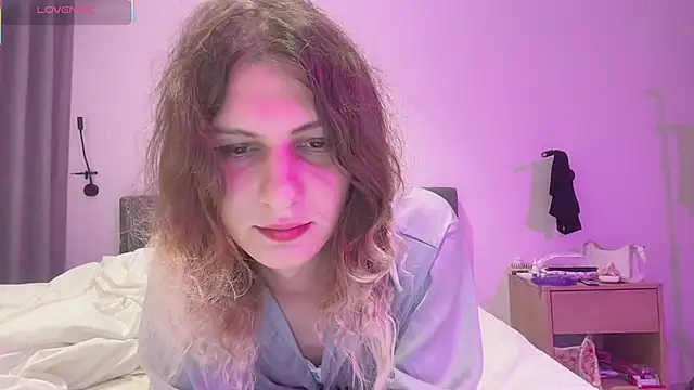 Alice Pinkhead online show from 2, 12, 2025