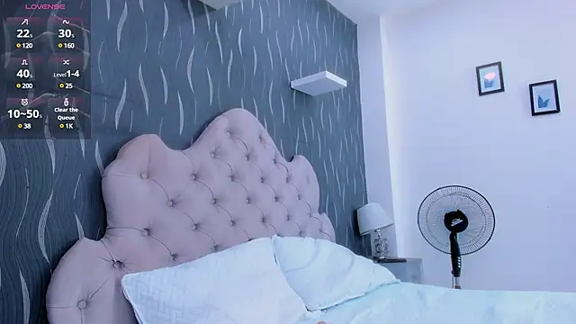 brianaGuzman online show from 3, 3, 2025