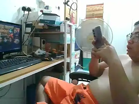 Snapshot of shyboymasturbation chatting on 17, 12, 2024 shyboymasturbation online show from 17, 12, 2024