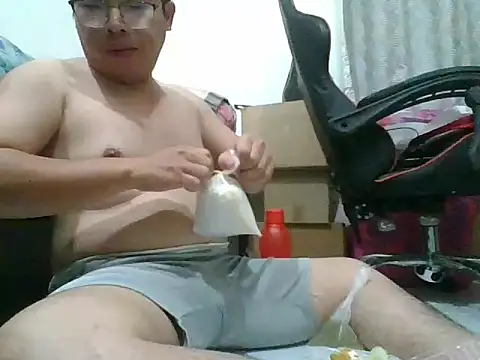 Snapshot of shyboymasturbation chatting on 3, 1, 2025 shyboymasturbation online show from 3, 1, 2025