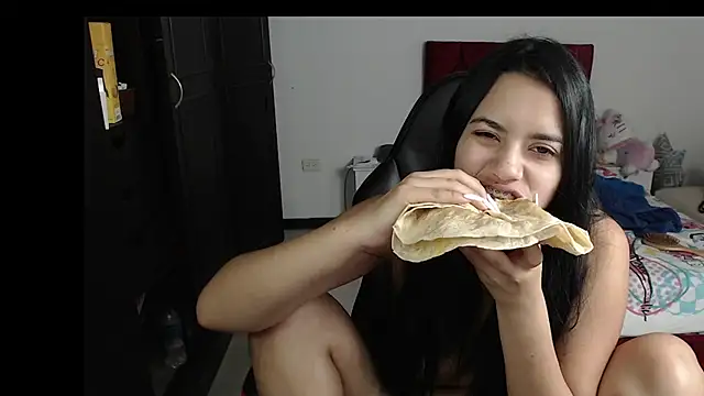 Snapshot of kayla_k18 chatting on 7, 1, 2025 kayla k18 online show from 7, 1, 2025