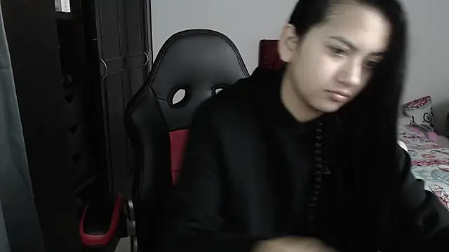 Snapshot of kayla_k18 chatting on 6, 2, 2025 kayla k18 online show from 6, 2, 2025