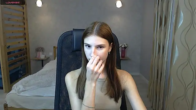 Snapshot of AnaHoney chatting on 2, 10, 2025 AnaHoney online show from 2, 10, 2025