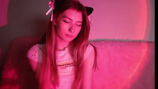 Snapshot of ErikaShyy chatting on 9, 12, 2024 ErikaShyy online show from 9, 12, 2024