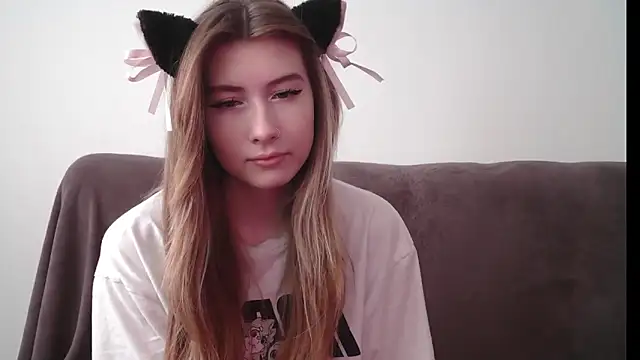 Snapshot of ErikaShyy chatting on 12, 12, 2024 ErikaShyy online show from 12, 12, 2024