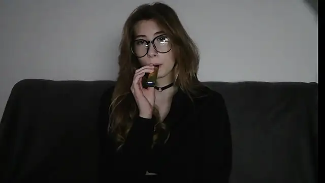 Snapshot of ErikaShyy chatting on 24, 12, 2024 ErikaShyy online show from 24, 12, 2024