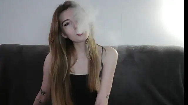 Snapshot of ErikaShyy chatting on 25, 12, 2024 ErikaShyy online show from 25, 12, 2024