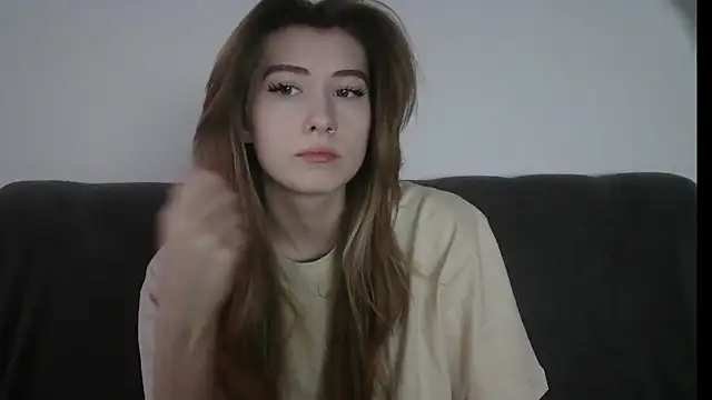 Snapshot of ErikaShyy chatting on 21, 1, 2025 ErikaShyy online show from 21, 1, 2025