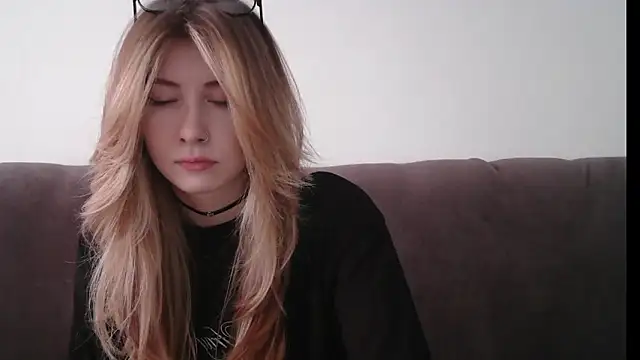 Snapshot of ErikaShyy chatting on 30, 1, 2025 ErikaShyy online show from 30, 1, 2025