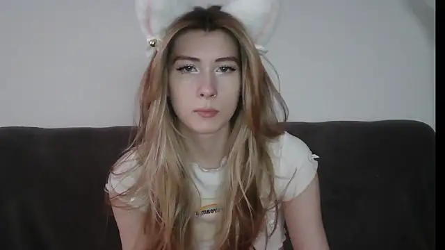 Snapshot of ErikaShyy chatting on 31, 1, 2025 ErikaShyy online show from 31, 1, 2025