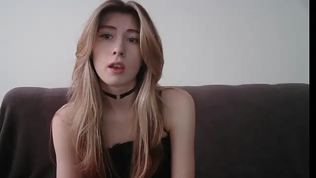 Snapshot of ErikaShyy chatting on 3, 2, 2025 ErikaShyy online show from 3, 2, 2025