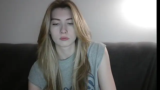 Snapshot of ErikaShyy chatting on 5, 2, 2025 ErikaShyy online show from 5, 2, 2025