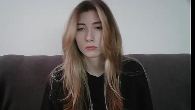 Snapshot of ErikaShyy chatting on 11, 2, 2025 ErikaShyy online show from 11, 2, 2025