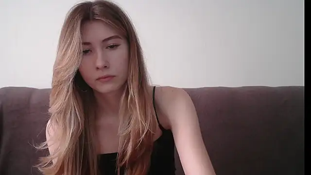 Snapshot of ErikaShyy chatting on 13, 2, 2025 ErikaShyy online show from 13, 2, 2025