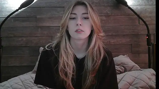 Snapshot of ErikaShyy chatting on 20, 2, 2025 ErikaShyy online show from 20, 2, 2025