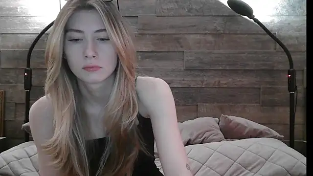 Snapshot of ErikaShyy chatting on 21, 2, 2025 ErikaShyy online show from 21, 2, 2025