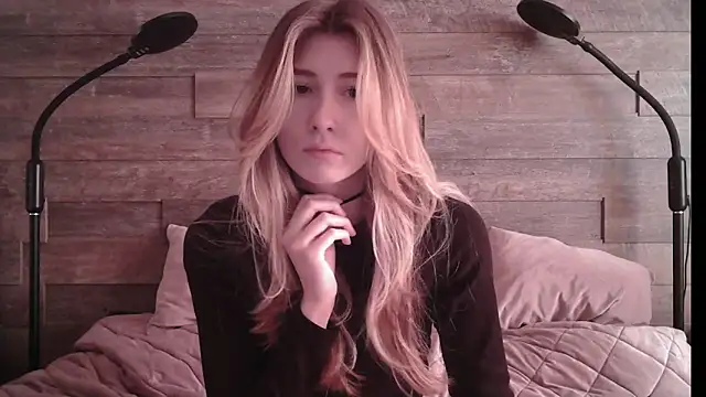 Snapshot of ErikaShyy chatting on 26, 2, 2025 ErikaShyy online show from 26, 2, 2025