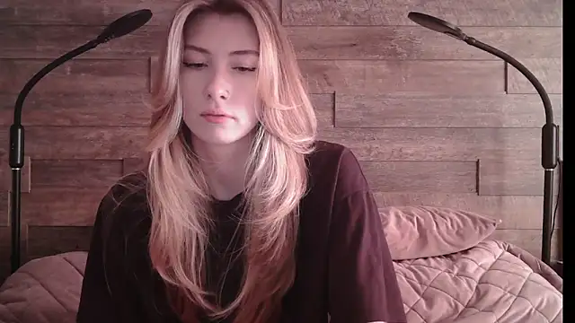 Snapshot of ErikaShyy chatting on 7, 3, 2025 ErikaShyy online show from 7, 3, 2025