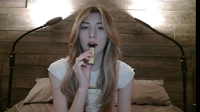 Snapshot of ErikaShyy chatting on 12, 3, 2025 ErikaShyy online show from 12, 3, 2025