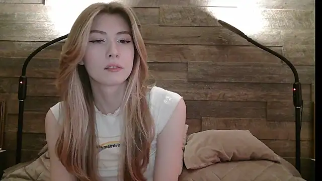 Snapshot of ErikaShyy chatting on 12, 3, 2025 ErikaShyy online show from 12, 3, 2025