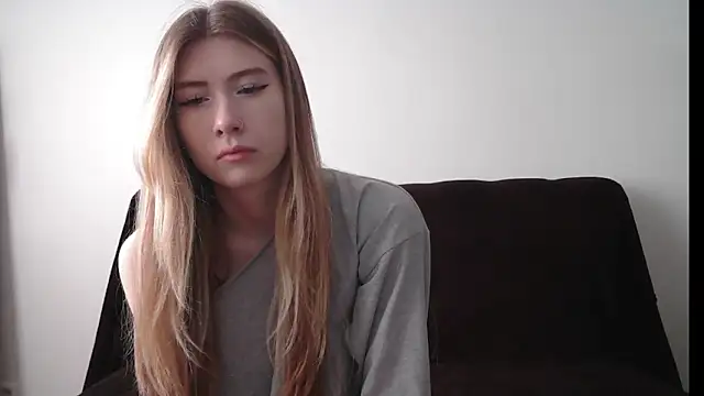 Snapshot of ErikaShyy chatting on 23, 9, 2025 ErikaShyy online show from 23, 9, 2025