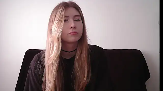 Snapshot of ErikaShyy chatting on 25, 9, 2025 ErikaShyy online show from 25, 9, 2025