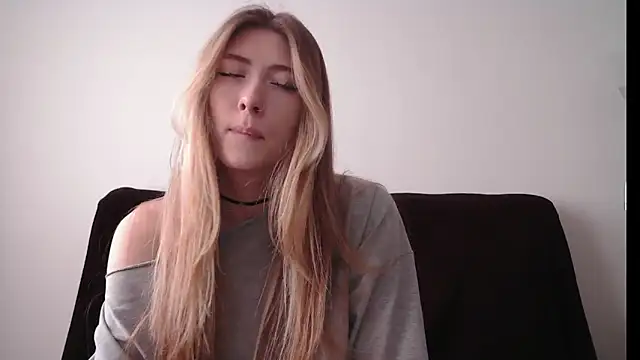 Snapshot of ErikaShyy chatting on 26, 9, 2025 ErikaShyy online show from 26, 9, 2025