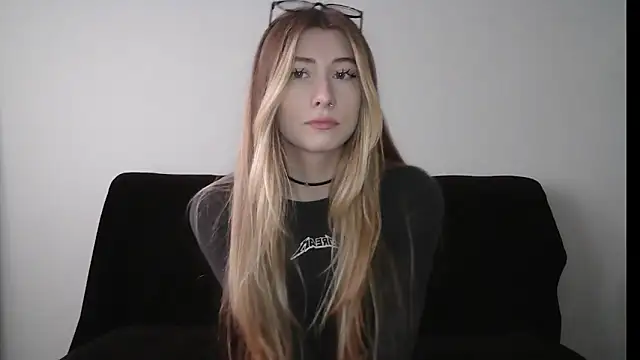 Snapshot of ErikaShyy chatting on 2, 10, 2025 ErikaShyy online show from 2, 10, 2025