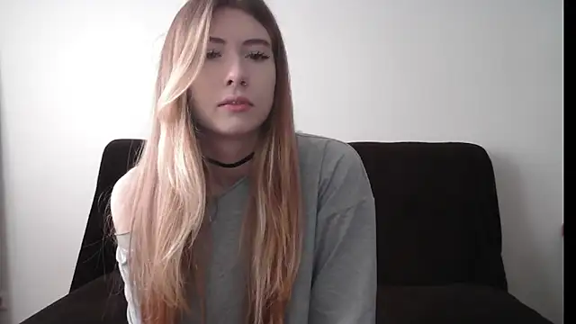 Snapshot of ErikaShyy chatting on 6, 10, 2025 ErikaShyy online show from 6, 10, 2025