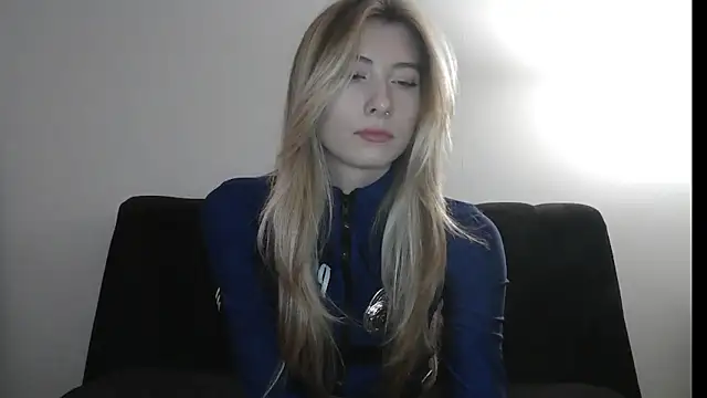 Snapshot of ErikaShyy chatting on 31, 10, 2025 ErikaShyy online show from 31, 10, 2025