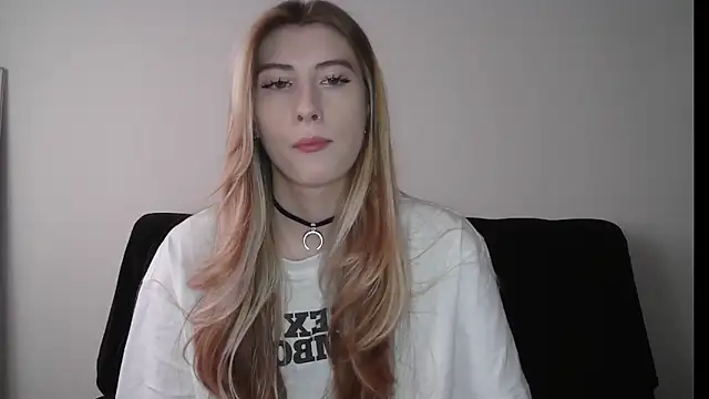 Snapshot of ErikaShyy chatting on 3, 11, 2025 ErikaShyy online show from 3, 11, 2025