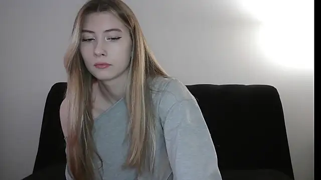 Snapshot of ErikaShyy chatting on 20, 11, 2025 ErikaShyy online show from 20, 11, 2025