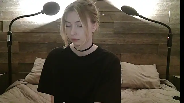 Snapshot of ErikaShyy chatting on 2, 12, 2025 ErikaShyy online show from 2, 12, 2025