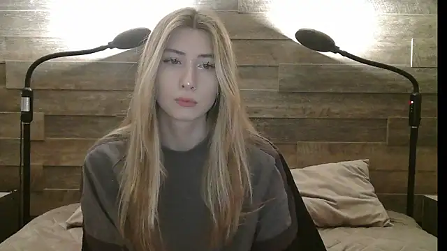 Snapshot of ErikaShyy chatting on 3, 12, 2025 ErikaShyy online show from 3, 12, 2025