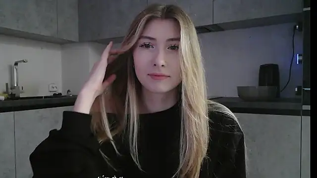 Snapshot of ErikaShyy chatting on 4, 12, 2025 ErikaShyy online show from 4, 12, 2025