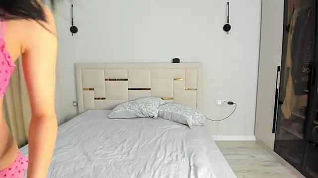 Lola Peach online show from 25, 2, 2026