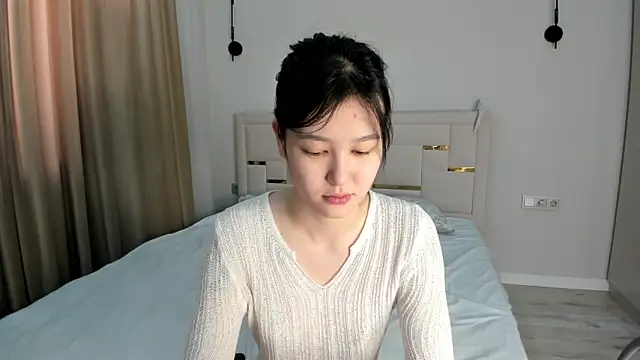 Lola Peach online show from 13, 3, 2026