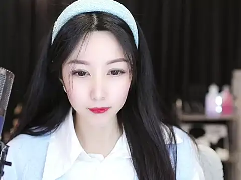 Nuyoah-77 online show from 7, 2, 2025