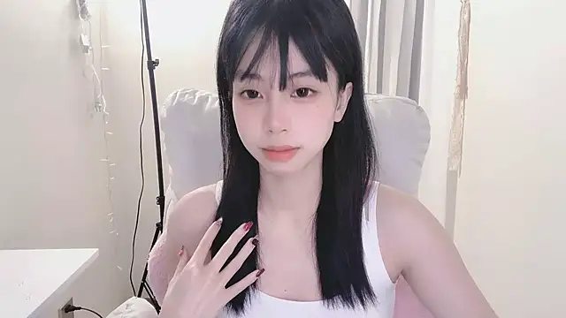 Snapshot of -Hottie chatting on 4, 3, 2025 -Hottie online show from 4, 3, 2025