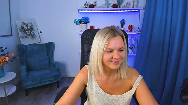 Snapshot of AgathaKlouin chatting on 1, 11, 2025 AgathaKlouin online show from 1, 11, 2025