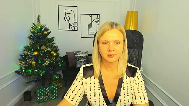 AgathaKlouin online show from 18, 12, 2025