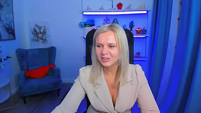 AgathaKlouin online show from 19, 2, 2026