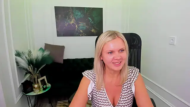 AgathaKlouin online show from 22, 2, 2026