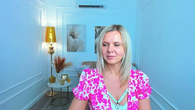 AgathaKlouin online show from 29, 3, 2026