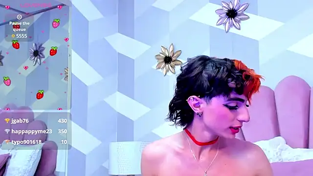 Snapshot of KylieMonnett chatting on 24, 1, 2025 KylieMonnett online show from 24, 1, 2025